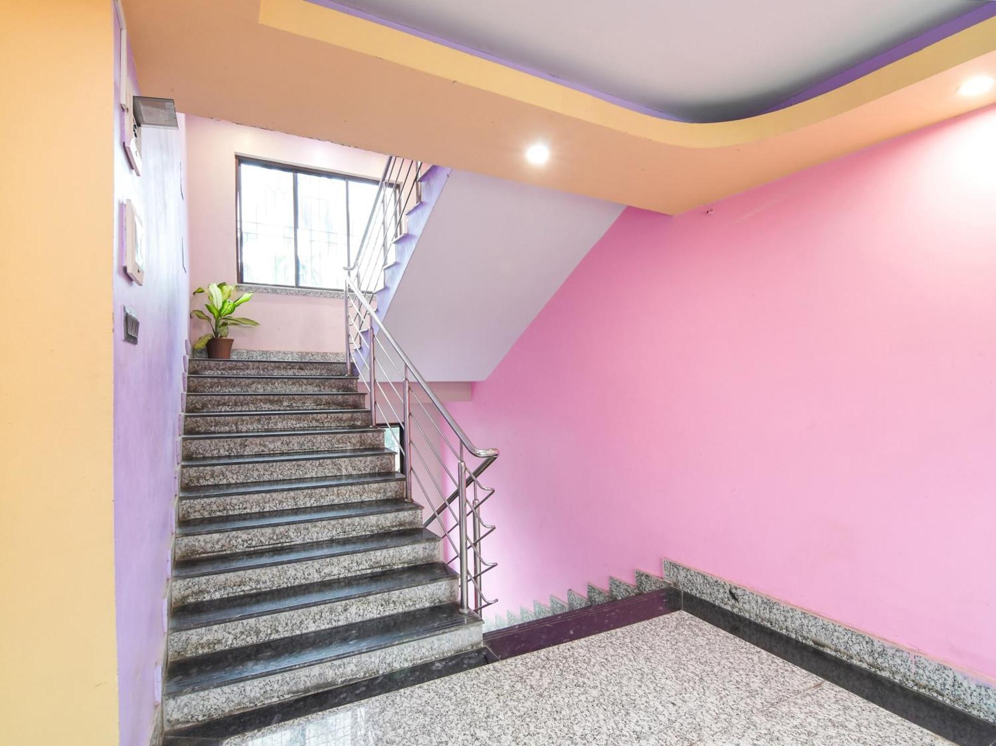 Oyo Flagship Hotel Red Velvet Hugli-Chinsurah Εξωτερικό φωτογραφία